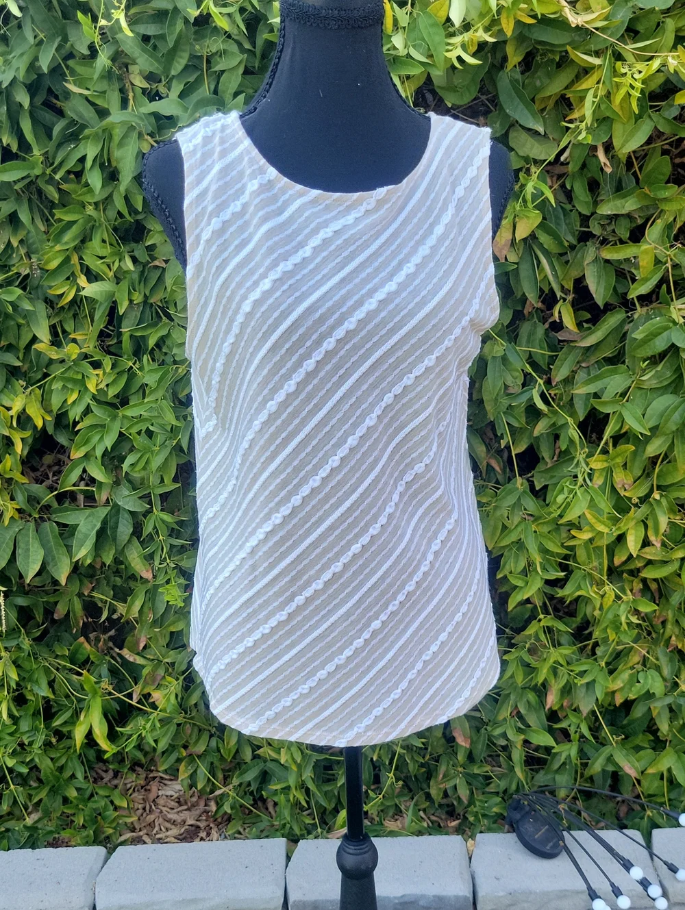 Chicos Sleeveless Tan And White Textured Stripe Shell Top 1